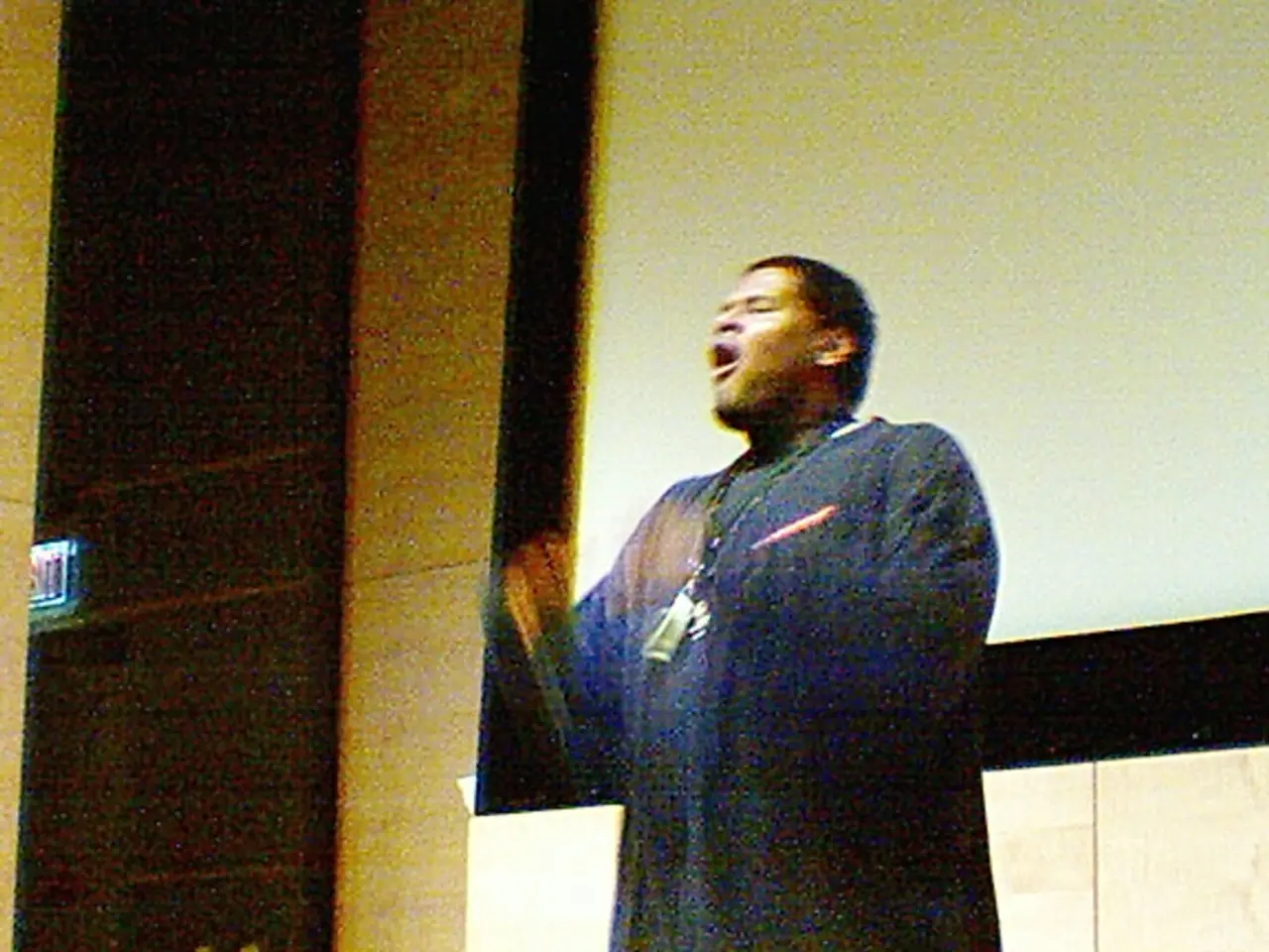 Guide on Selecting the Ideal Color Screen for Your Projector