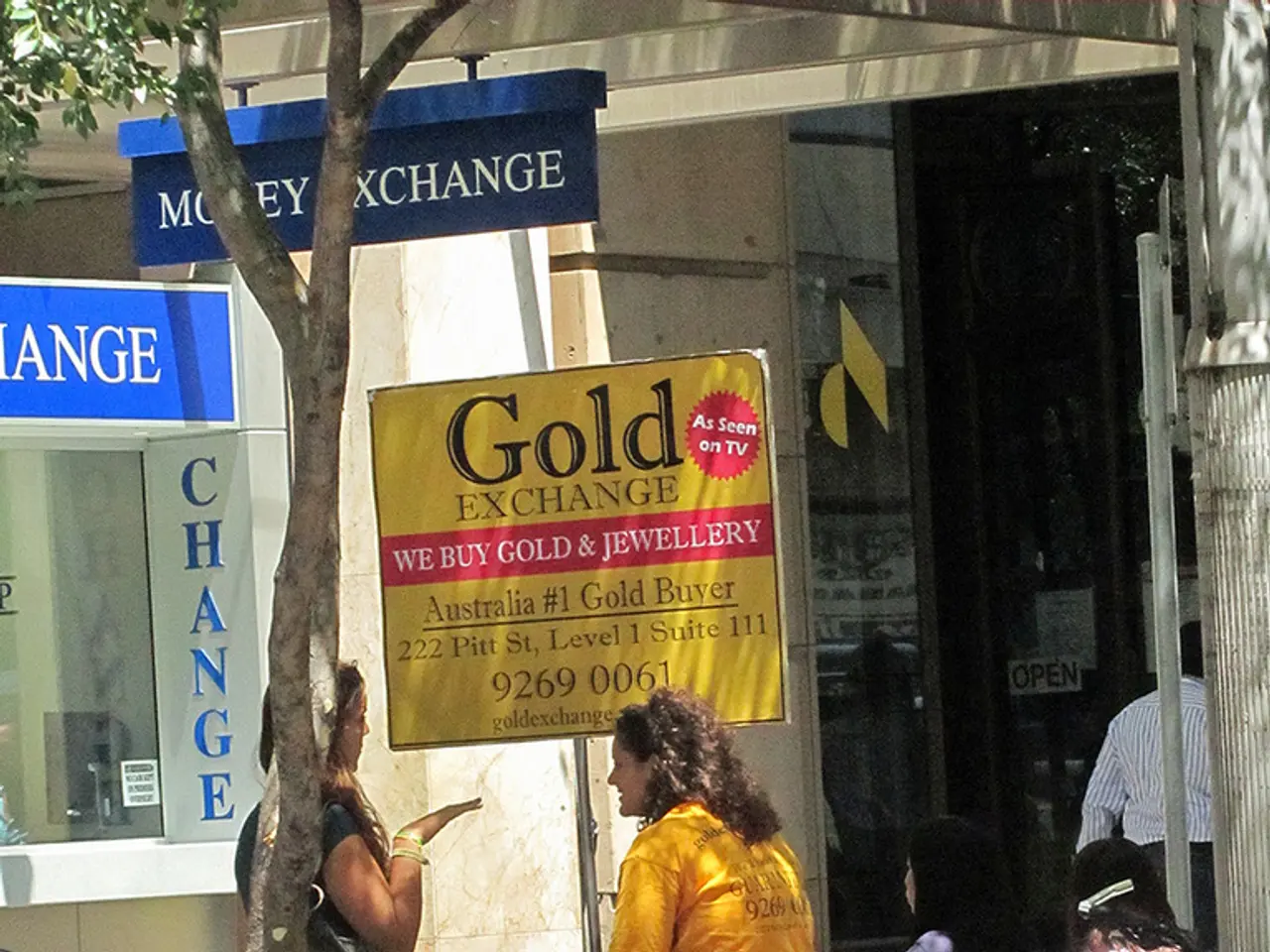 TREE's price recovers after a steep weekly drop, aiming for a resistance at $0.4825 due to a...