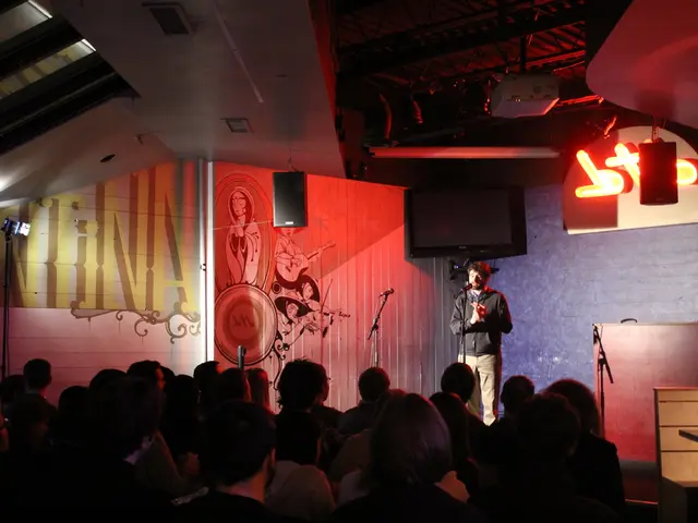 WhatsApp: Which user has been storing my contact list?