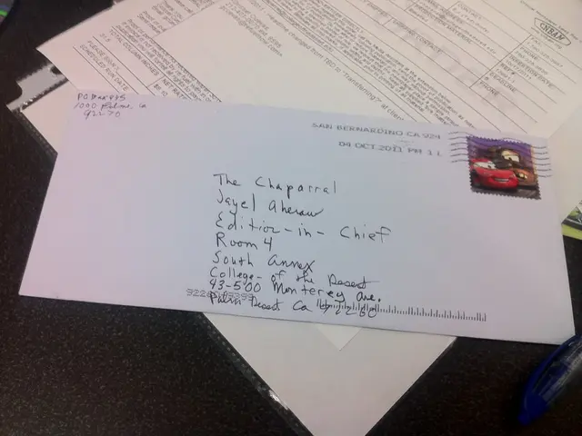 Data Linkage for Electronic Mail Structures