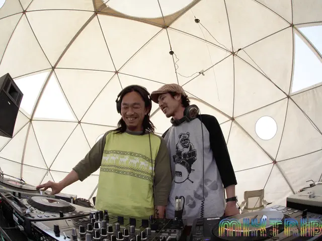 Hand-cranked, compact Bluetooth speaker, available in Japan, functions as emergency power source