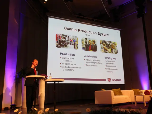 Which Slideshow Tool Takes the Cake: Prezi or PowerPoint?