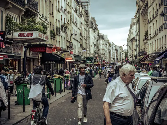 Cryptocurrency Enthusiast Michael Saylor Warns About Altcoin Uptrend: Emphasizes Investing in...